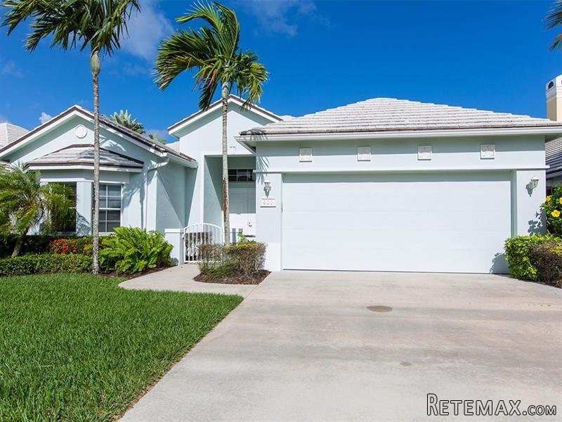 3 bedroom House For Sale: 900 Saint..