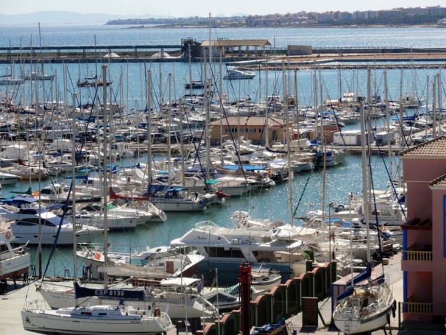 2 Bed Frontline Apartment At Marina..