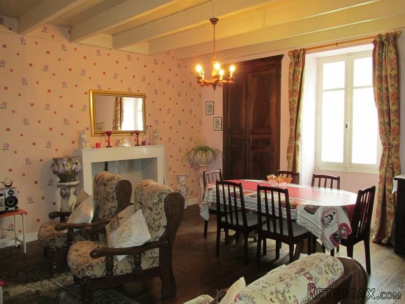 Detached 6 Bed House + Above Ground Pool - 2