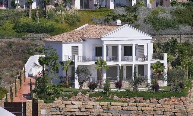 4 Bedrooms - Villa - Malaga - For Sale