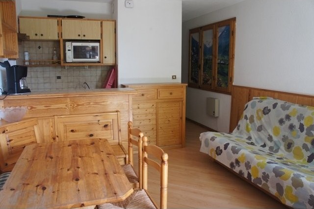 Delightful studio with very sunny aspect