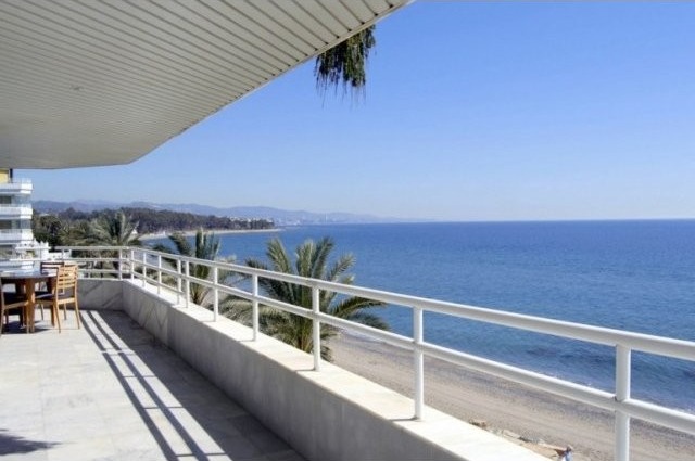 Panoramic Sea View Front Line Beach..
