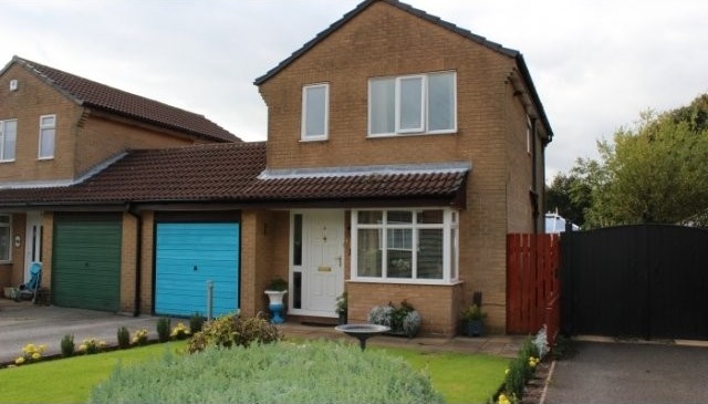Beautiful link-detached three bedroom..