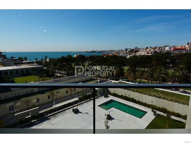 Luxury 3 Bedroom Apartment with Sea..