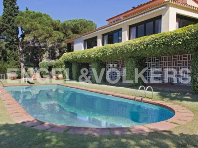 Large villa with plot divisible - 2