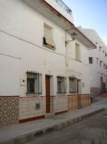 Town House - A pretty 3 level townhouse..