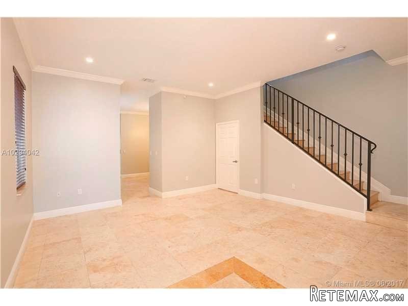3 bedroom Town House For Sale: 3050.. - 2