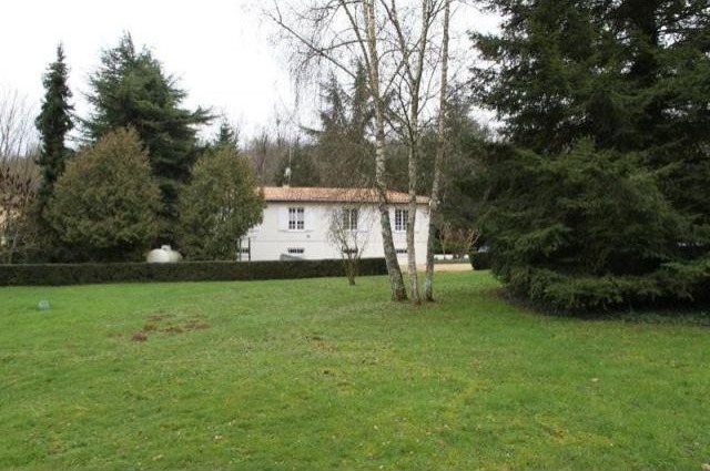 4 bedroom House For Sale: 86190 ENTRE.. - 2