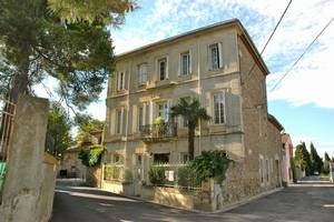 Deluxe Property With 8 Bedrooms And..