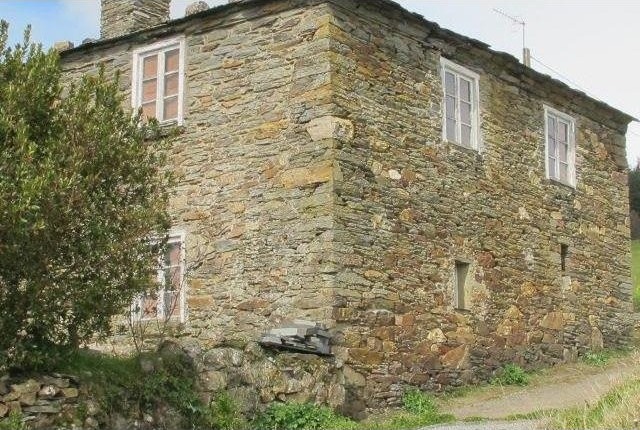 8 Bed Country House For Sale 8 2 5,705.. - 2