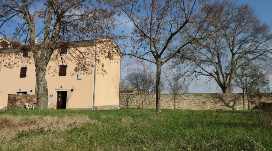 Istra, okolica Rovinja, obnovljena kamena kuća zadnja u nizu