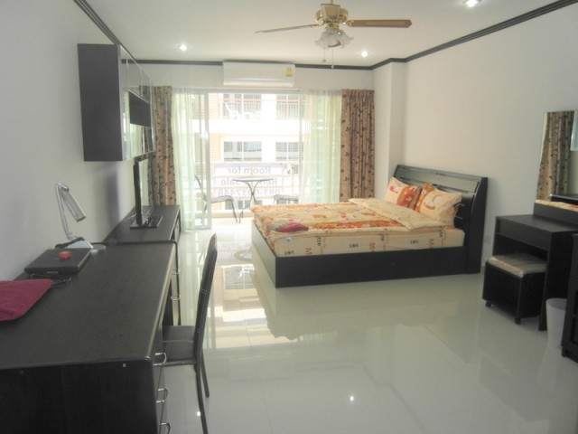 Studio with kitchen in low rise..