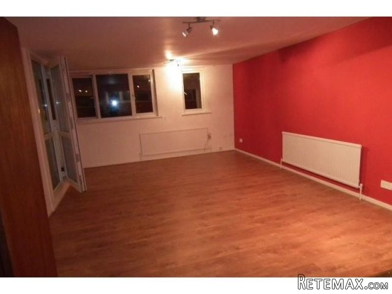 3 Bedroom newly Refurbished Maisonette