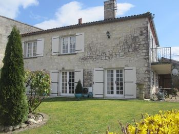 Beautiful 3 Bedroom Stone House On..