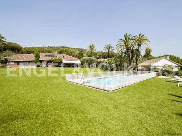 Charming Twin House, Barcelona Coast