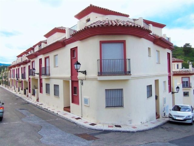 Town House - Brand new corner townhouse..