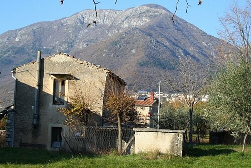 Detached stone property on a large.. - 2