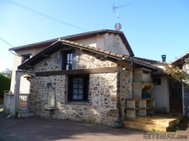Spacious Stone House And Barn In Quiet..