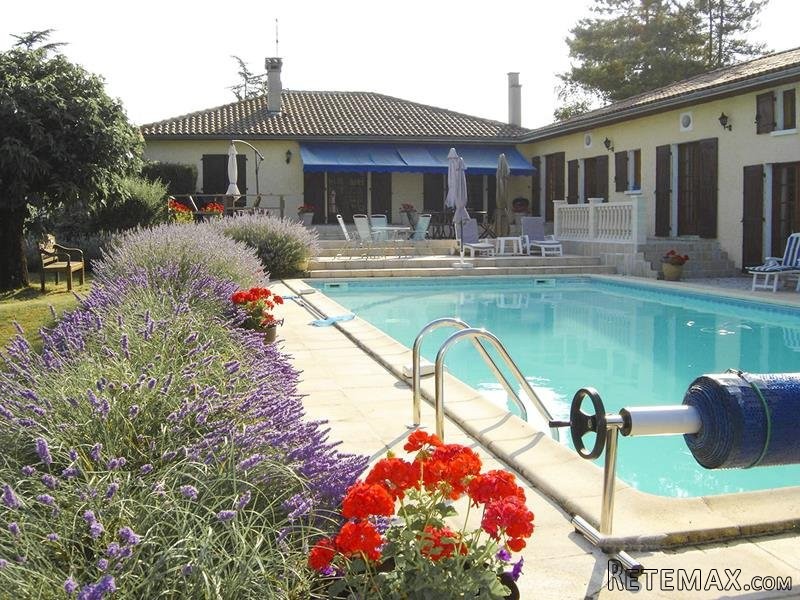 Very Spacious Detached House With..