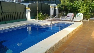 Town House - Presented in excellent..