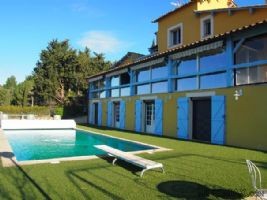 Villa With 3 Accomodations On 2180 M²..