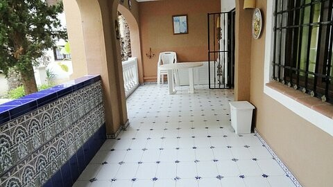 * FANTASTIC 2 BEDROOM APARTMENT CLOSE..
