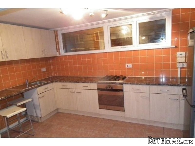 3 Bedroom newly Refurbished Maisonette - 2