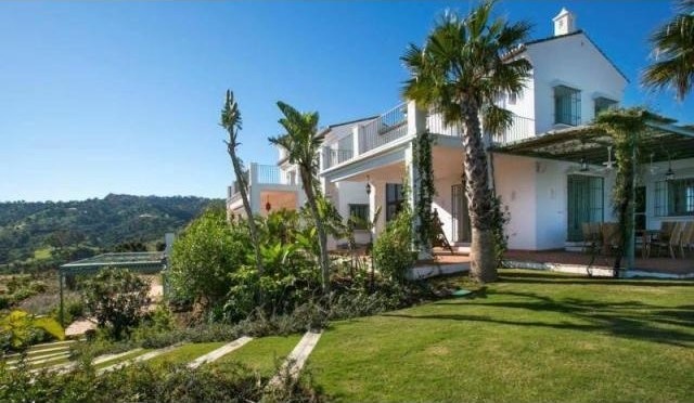 8 bedroom detached villa for sale