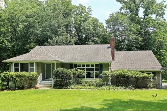 3 bedroom Residence For Sale: Armonk..