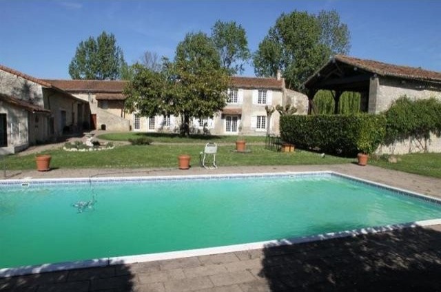 4 bedroom Character For Sale: 86330..