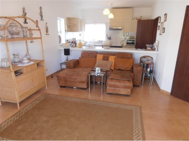 SPACIOUS GROUND FLOOR APARTMENT IN THE.. - 2
