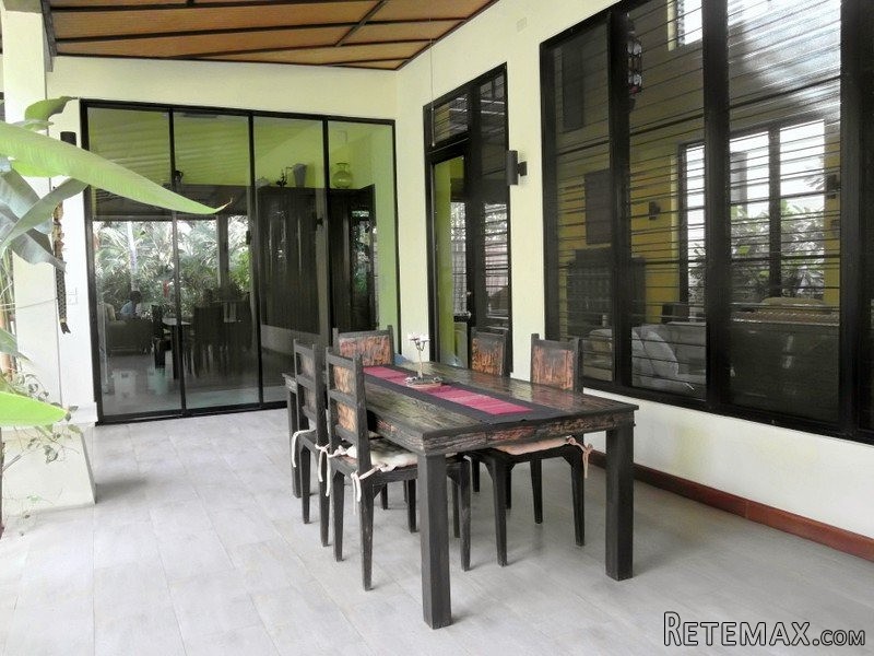 Noble, spacious 3 plus bedroom estate.. - 2
