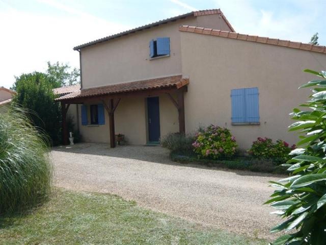 4 bedroom House For Sale: 86280 SAINT.. - 2
