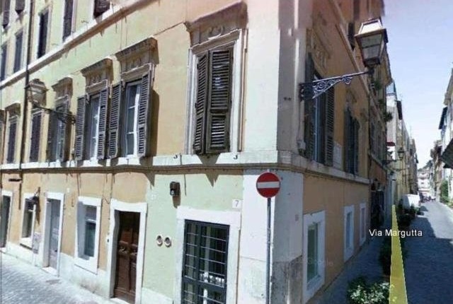 BABUINO ADJACENCIES