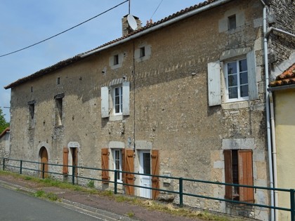House to renovate close to Ruffec