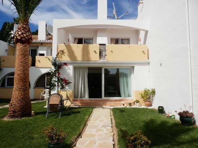 Town House - Refurbished modern three..