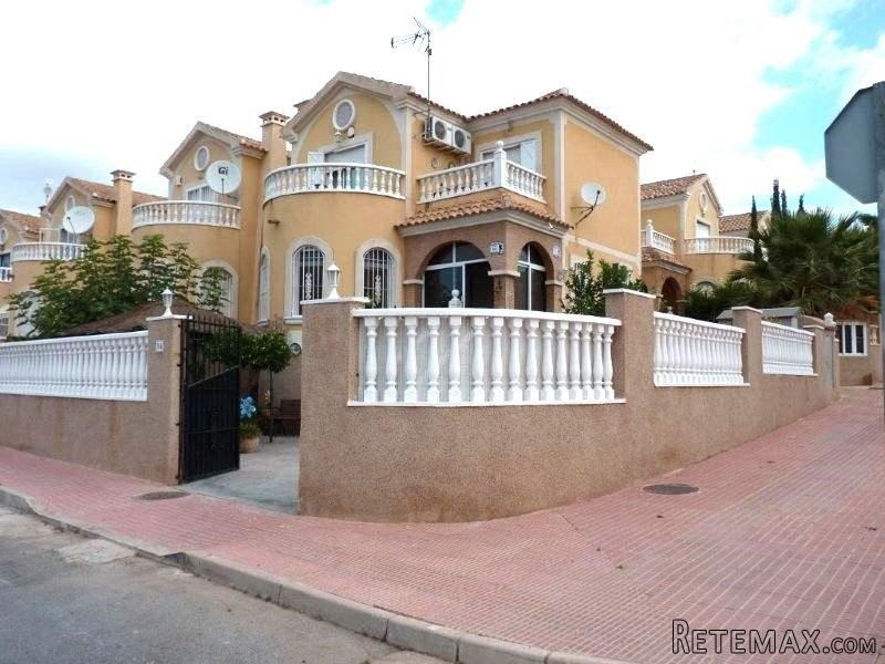 3 Bedrooms - Villa - Alicante - For Sale