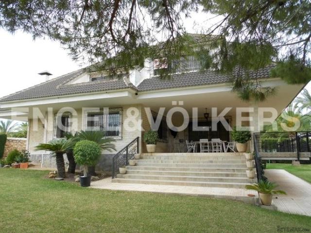GORGEOUS PROPERTY IN THE MOST EXCLUSIVE.. - 2