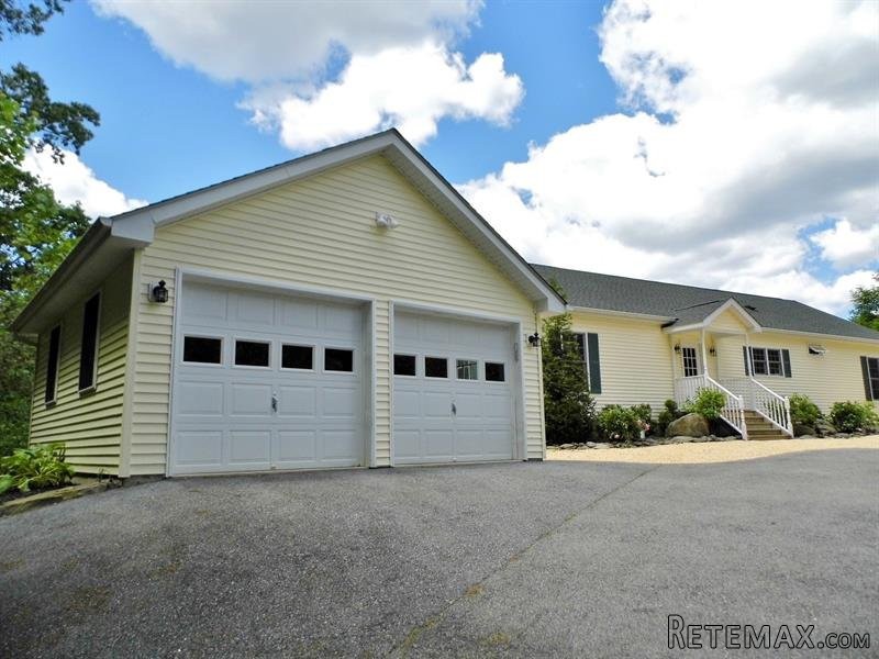 3 bedroom House For Sale: 35 Spring St.. - 2
