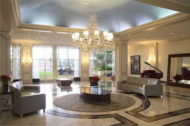 2 bedroom Flat For Sale: 5600 COLLINS..