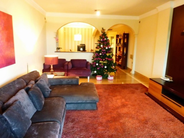 Excellent location on Marbella's Golden.. - 2