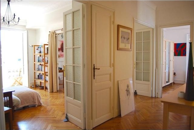 Light and Luxurious two bed in Musiciens