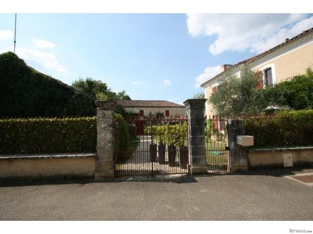 6 Bedroom Village House For Sale