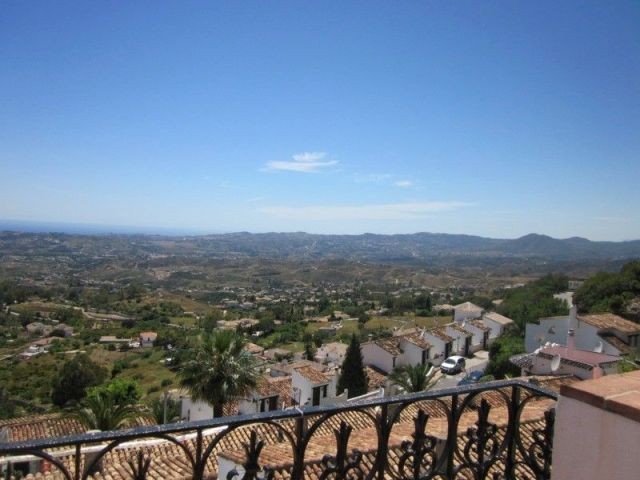 Town House - Great opportunity to buy a..