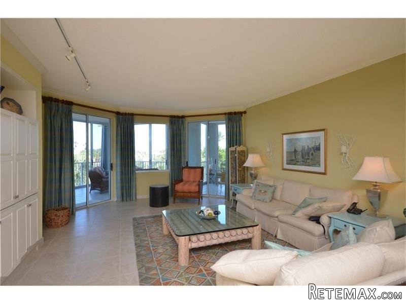 2 bedroom Flat For Sale: 5690 Highway.. - 2