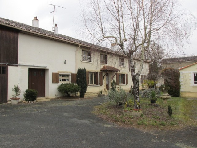 Detached 5 Bedroom Stone House