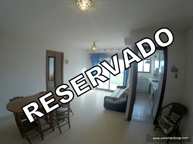 Flat with sea views for sale with 2..