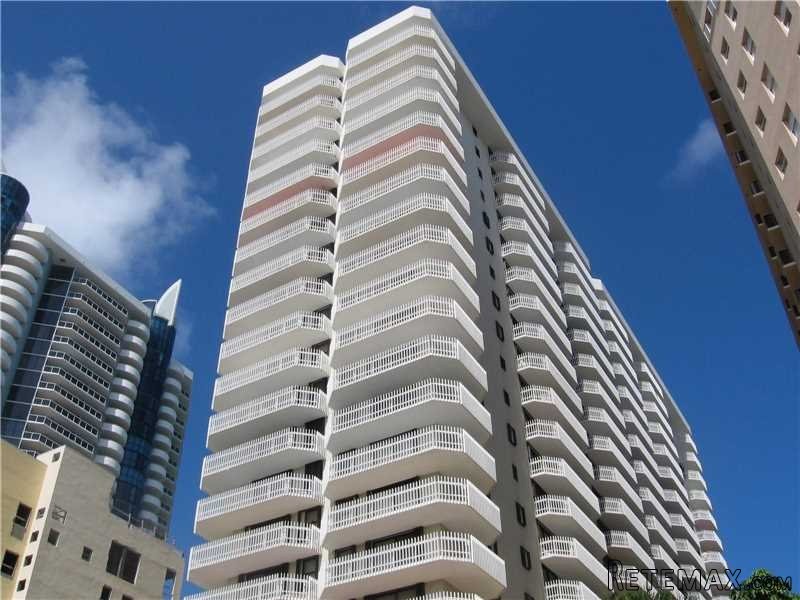 2 bedroom Flat For Sale: 6061 Collins..