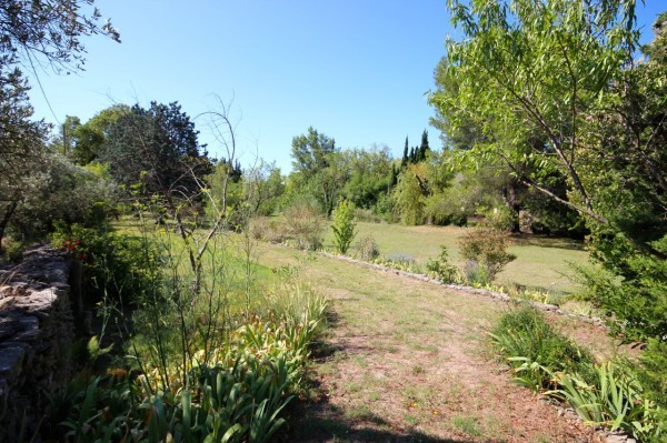 V09833 SOLD Building plot in pretty..