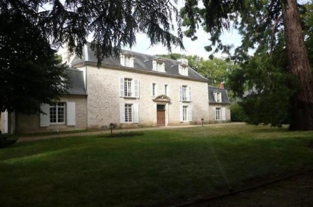 6 bedroom House For Sale: 86000 POITIERS